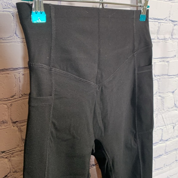 Halara UltraSculpt SoCinched High Waisted Capri Leggings Black Sz M Athleisure - Picture 2 of 6